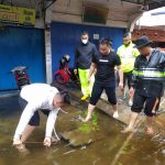 Pantau dan Atasi Banjir di Selatpanjang, Kapolres Meranti Turun ke Lokasi